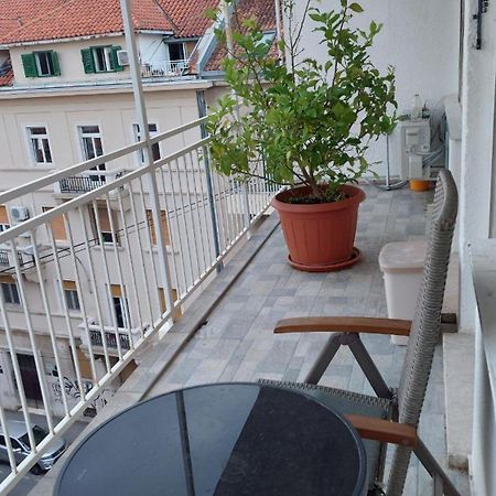 Room With Private Toilet And Balcony In City Center In Shared Apartment Спліт Екстер'єр фото
