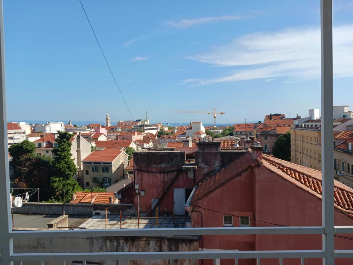 Room With Private Toilet And Balcony In City Center In Shared Apartment Спліт Екстер'єр фото