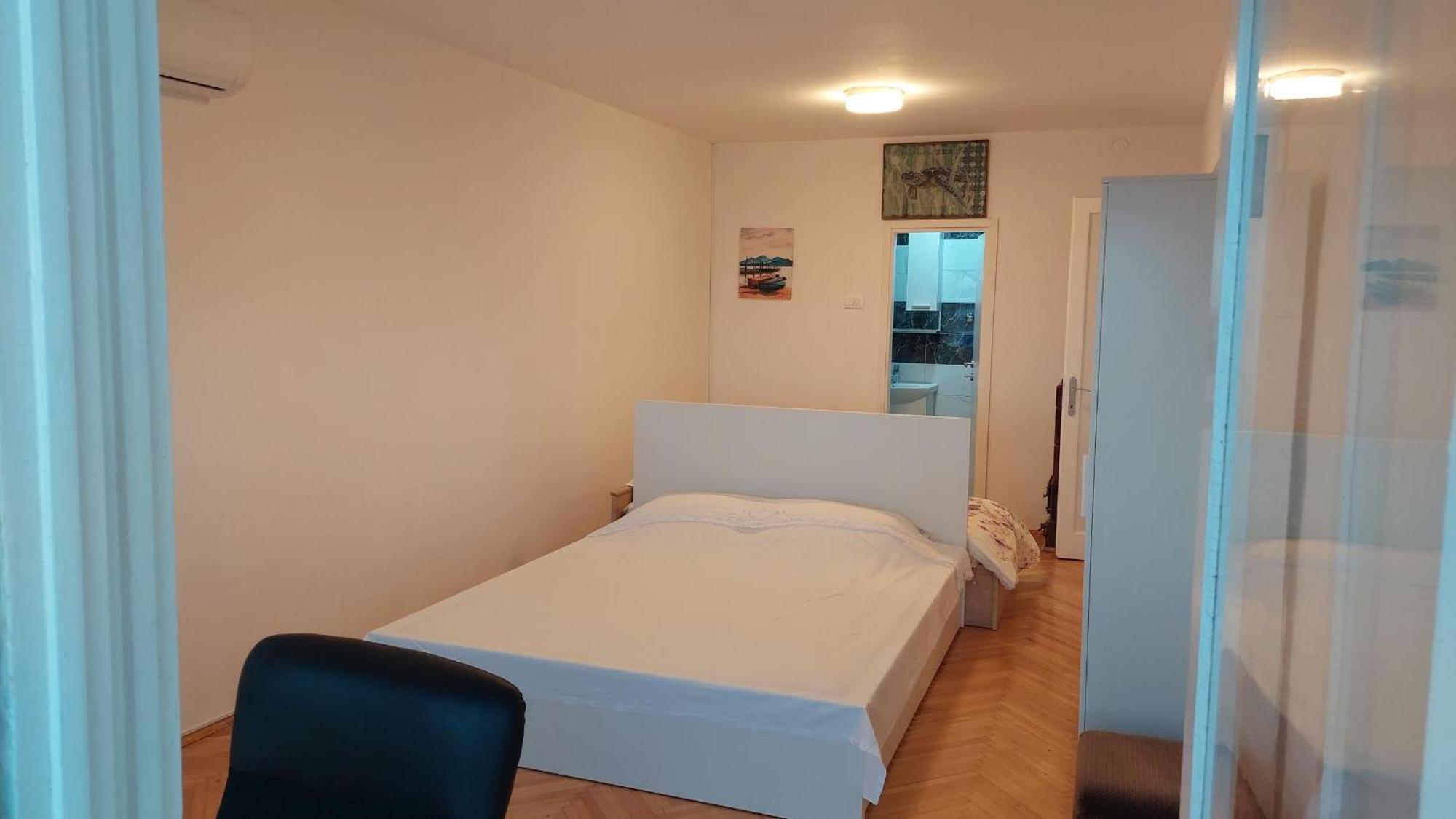 Room With Private Toilet And Balcony In City Center In Shared Apartment Спліт Екстер'єр фото