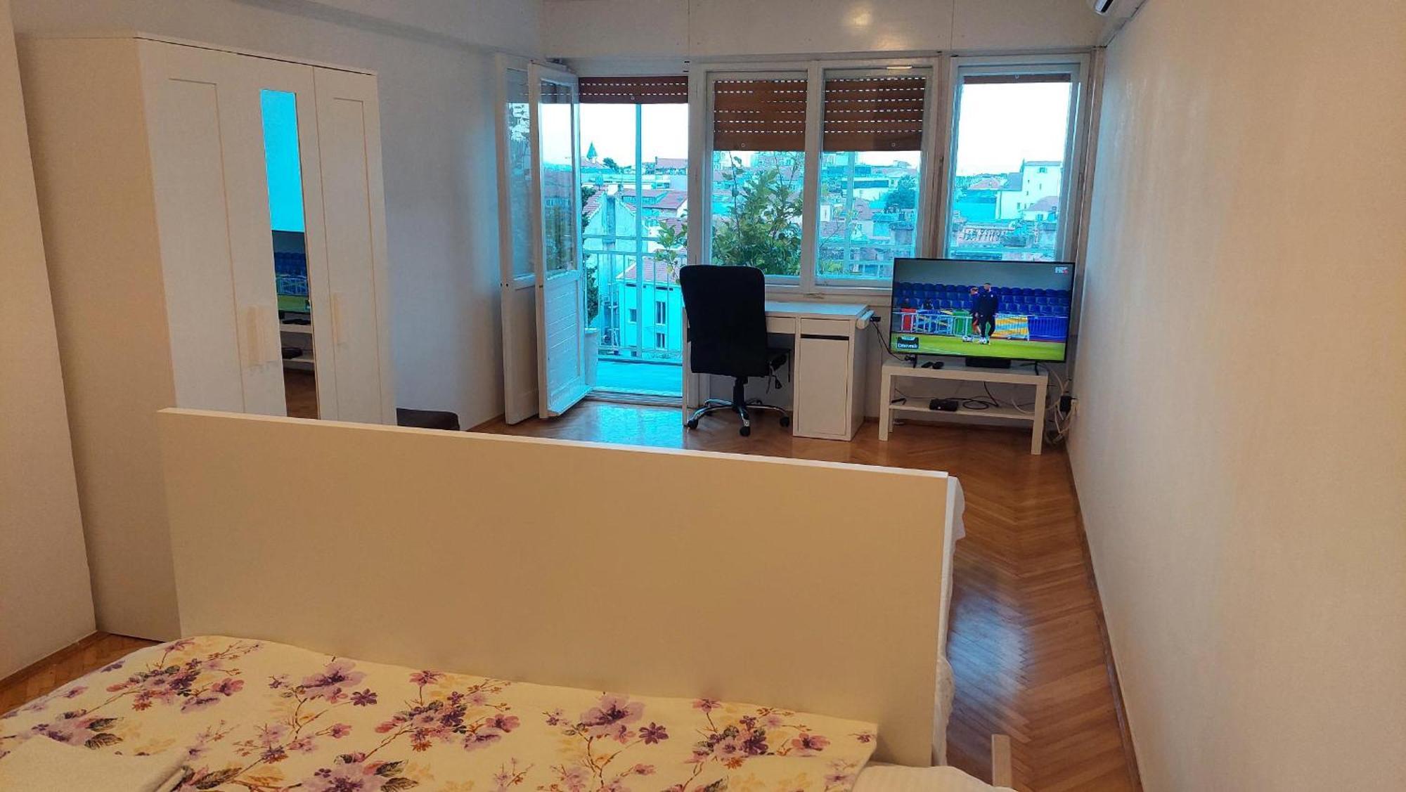 Room With Private Toilet And Balcony In City Center In Shared Apartment Спліт Екстер'єр фото