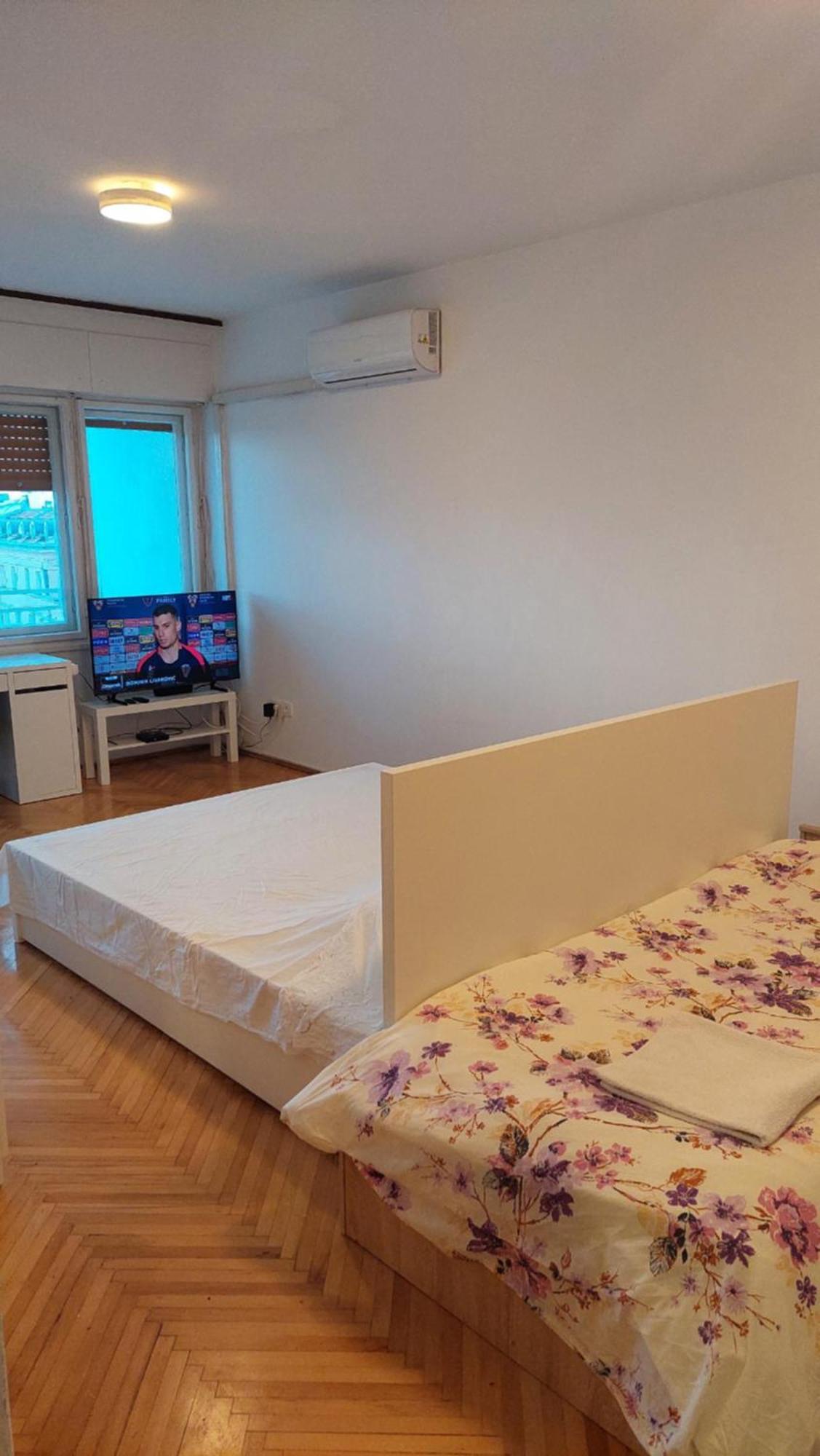 Room With Private Toilet And Balcony In City Center In Shared Apartment Спліт Екстер'єр фото